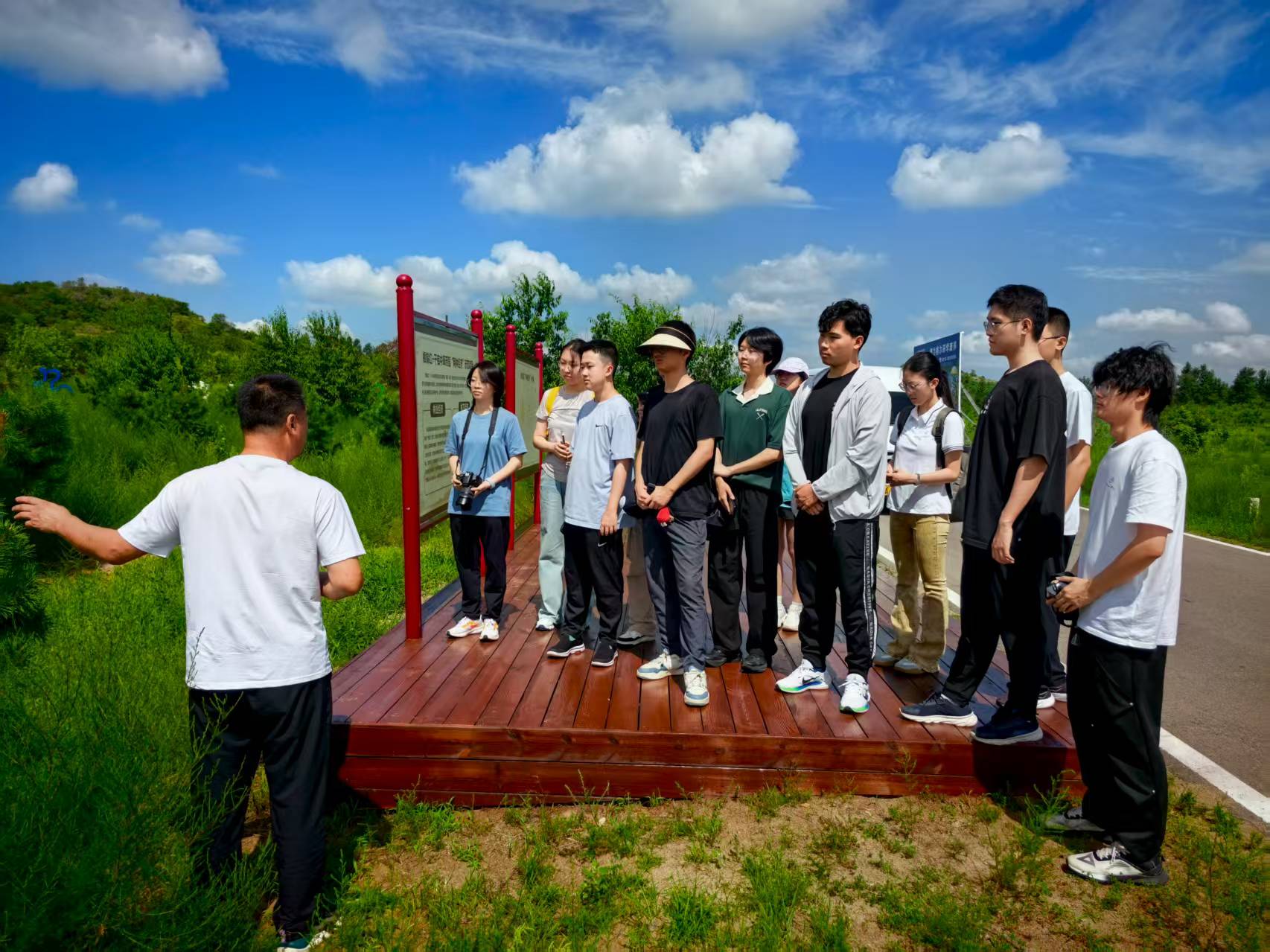 彰武治沙学校3.jpg